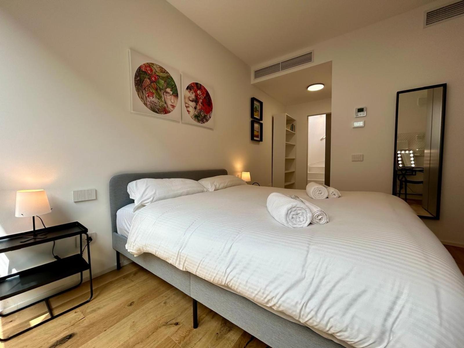 Kibilu Luxury Apt With Terrace, Isola District And Near Garibaldi Station Милан Экстерьер фото