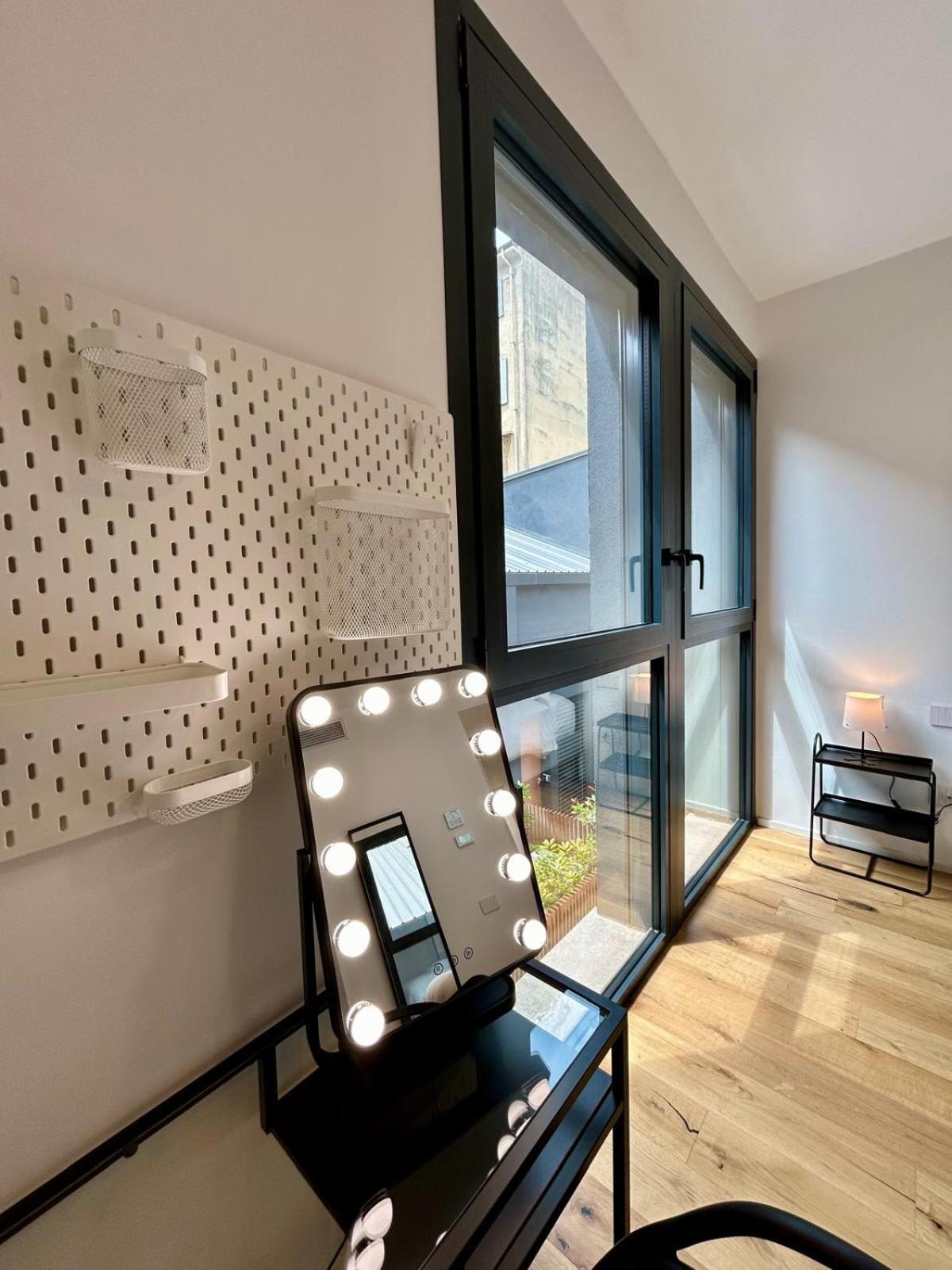 Kibilu Luxury Apt With Terrace, Isola District And Near Garibaldi Station Милан Экстерьер фото